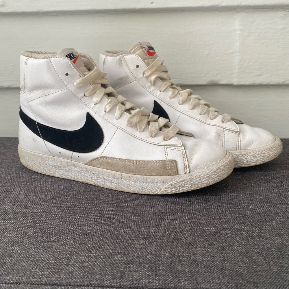 Nike White and Black High-Tops